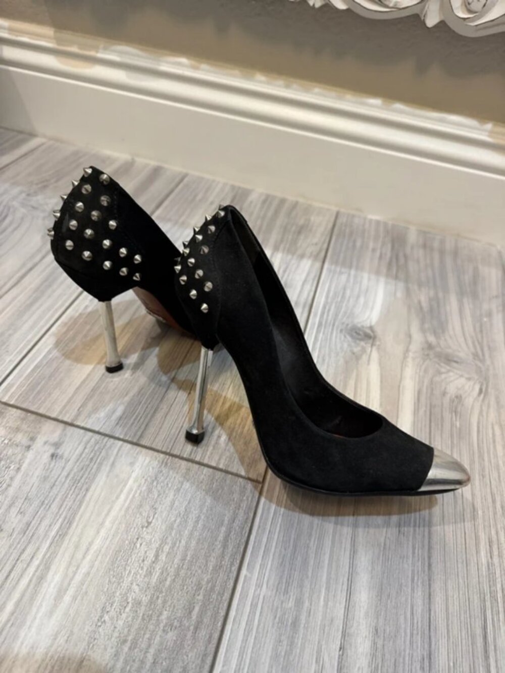Heels - Picture 2 of 5